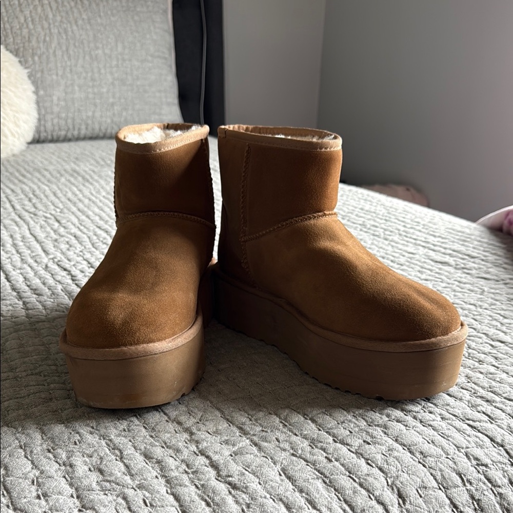 UGG Platform Mini’s Size 10 Women